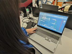 现代学徒制-运行管理系统-艺术2151孙妍(乌篷船装饰)12.18