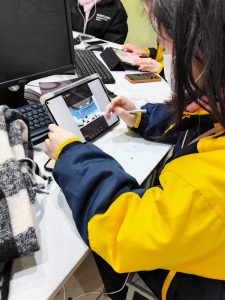 艺术2052段娜(简艺广告)个人工作照-现代学徒制-运行管理系统